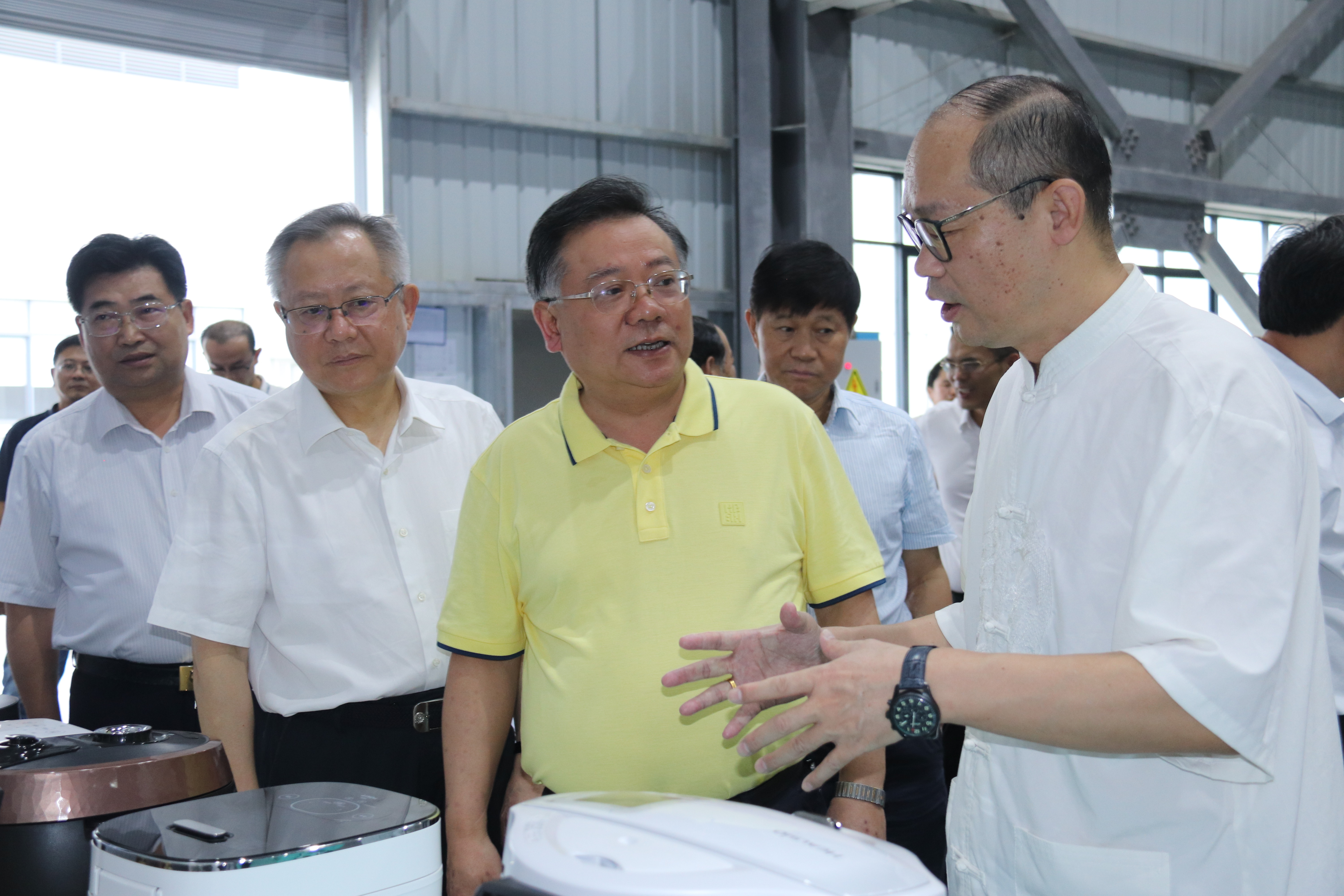 湖南省政協(xié)黨組成員、副主席易鵬飛等省政協(xié)赴邵陽(yáng)經(jīng)開(kāi)區(qū)zoty中欧体育官方网站產(chǎn)業(yè)項(xiàng)目調(diào)研團(tuán)一行